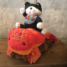 画像3: フリフリ金魚と招き猫「ようこそ」　台座付き (3)