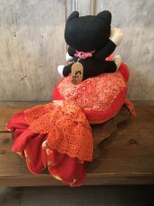 画像9: フリフリ金魚と招き猫「ようこそ」　台座付き (9)